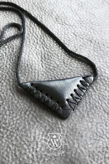 ViP GiFT Kayı Cevşen Dualı Üçgen Kolye Muska Hakiki Deri Kapalı