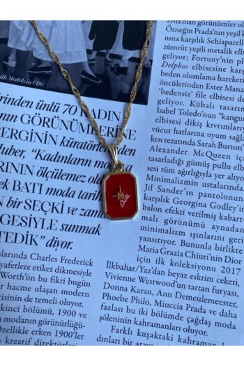 Fiamoss Kadın Kırmızı Kutup Yıldızı Plaka Kolye