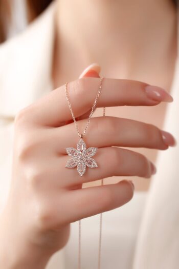 SARIASLAN 925 Ayar Gümüş Baget Taşlı Lotus Çiçek Kolyesi Rose Gold