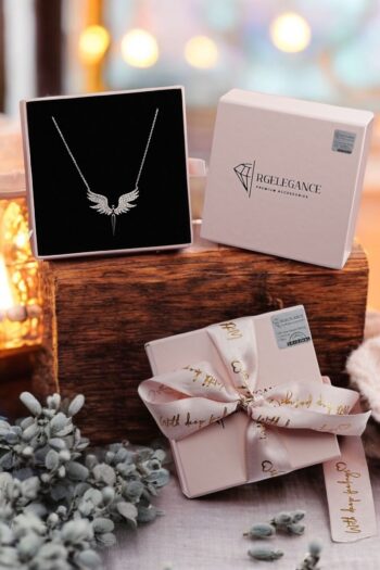 RGELEGANCE Premium Accessories 925 Ayar Gerçek Gümüş Sevgililer Günü Hediyesi Sevgiliye Kanatlı Melek Figürlü Kadın Gümüş Kolye