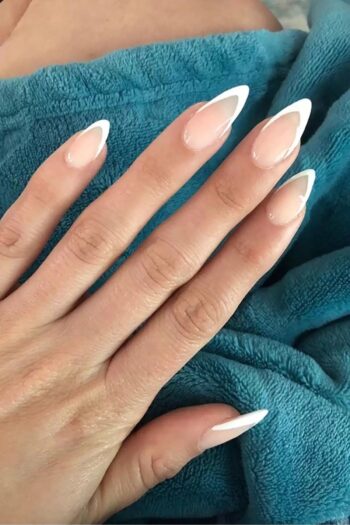 Vitastyle 12'Lİ ŞEFFAF RENK FRENCH MODEL YAPIŞTIRICILI TAKMA TIRNAK SETİ