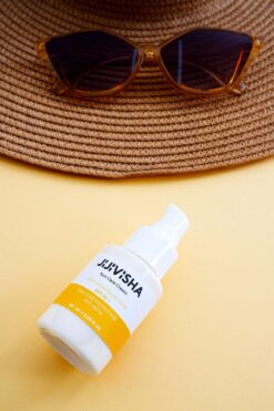 jijivisha Leke Ve Yaşlanma Karşıtı Nemlendirici Yüksek Koruma Güneş Kremi 50 (DOĞAL PARLAK BİTİŞ) 60ml