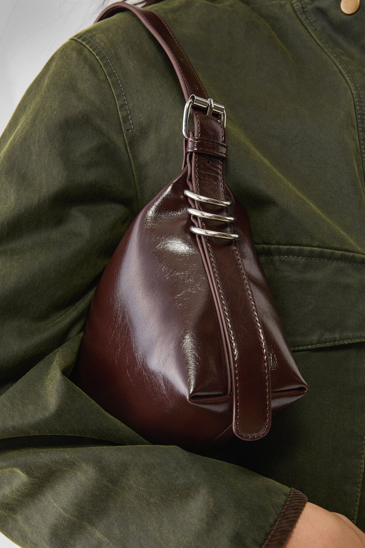 Stradivarius Askı detaylı kol çantası - Görsel 2