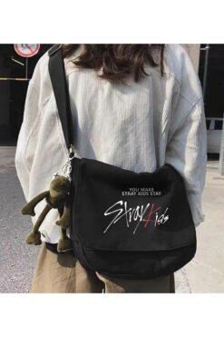 Touz Moda Kpop Serisi Stray Kids Baskılı Unisex Siyah Postacı Çantası