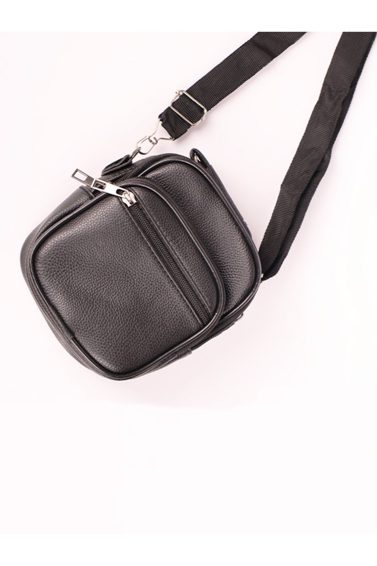 Ertay Deri Bel Çantası Şıklığı ve İşlevselliği Buluşturan Omuz Çantası: Her An Yanınızda Pratik Çözüm - Görsel 4