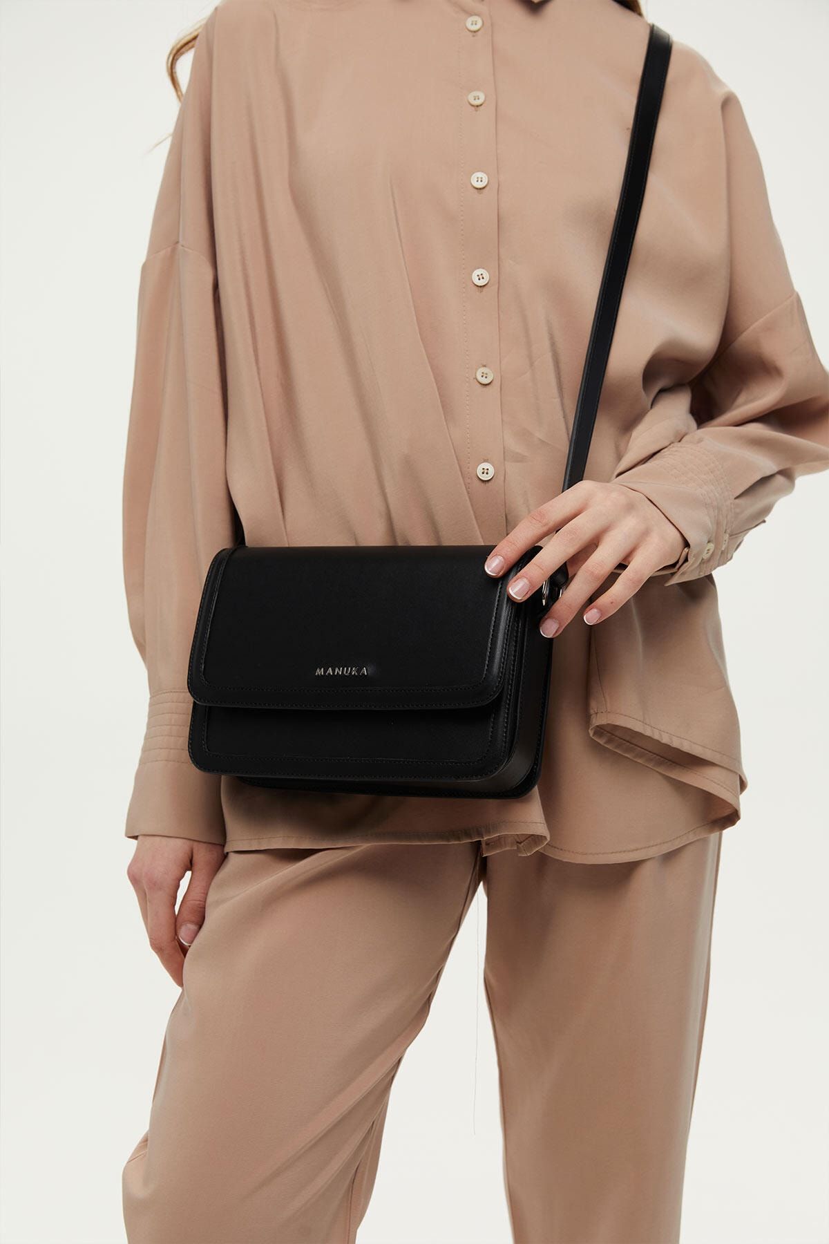 Manuka Kapaklı Omuz Çantası Siyah