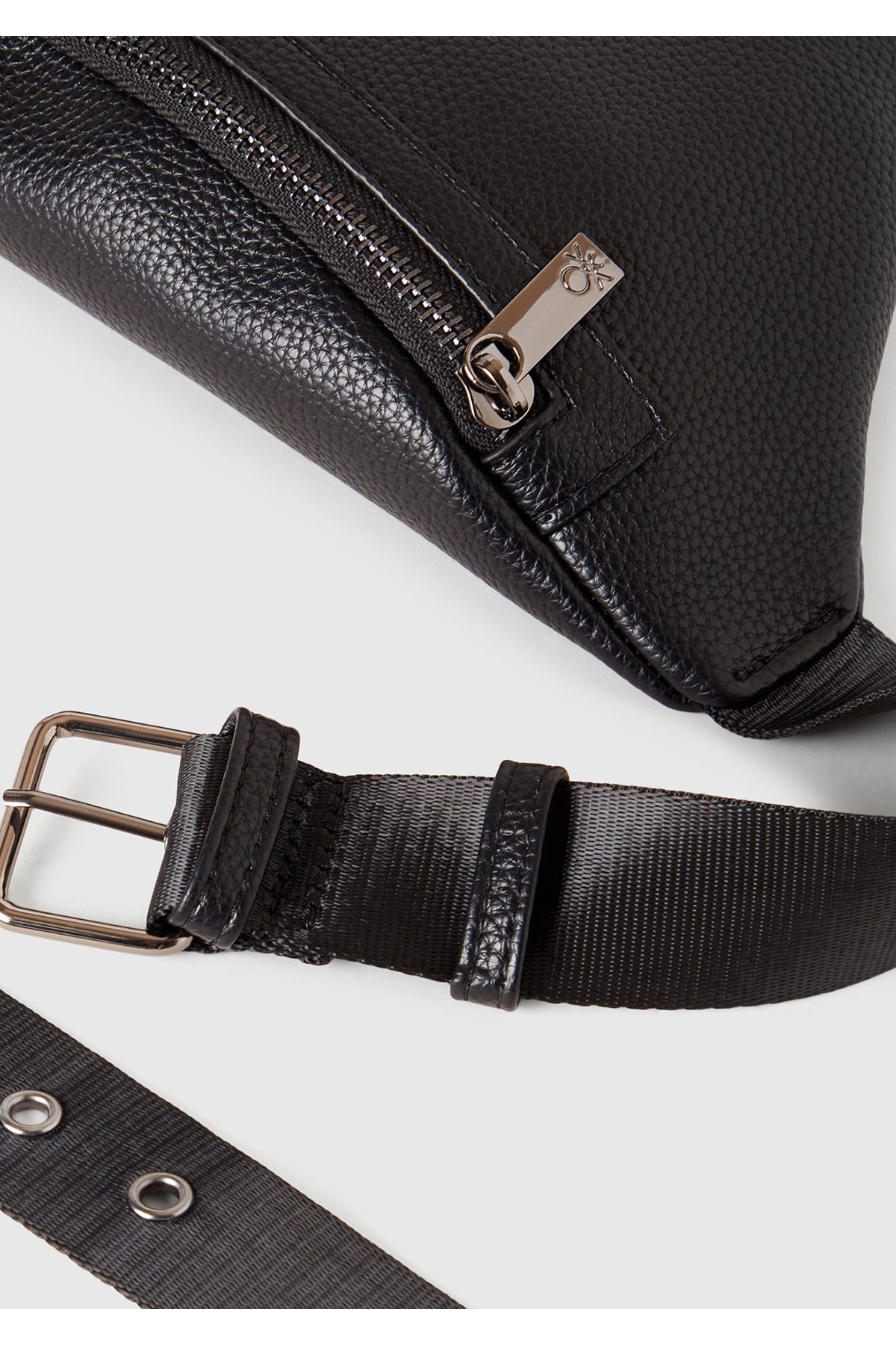 United Colors of Benetton Erkek Siyah Eskitme Efektli Önü Logo Yamalı Fermuarlı Bel Çantası - Görsel 2