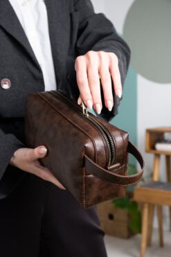 DK LEATHER Erkek Portfoy El Çantası Pu Deri Günlük Seyahat Tıraş Çantası - Fermuarlı Ve Taşıma Saplı