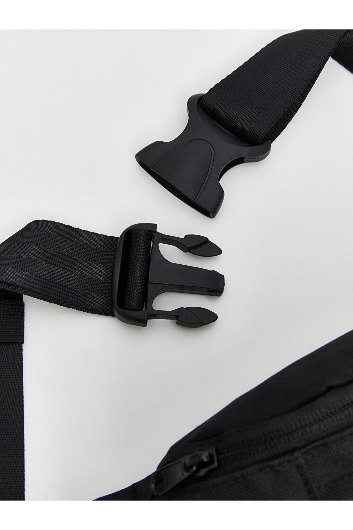 LC Waikiki LCW Erkek Baskılı Göğüs Çantası - Görsel 2