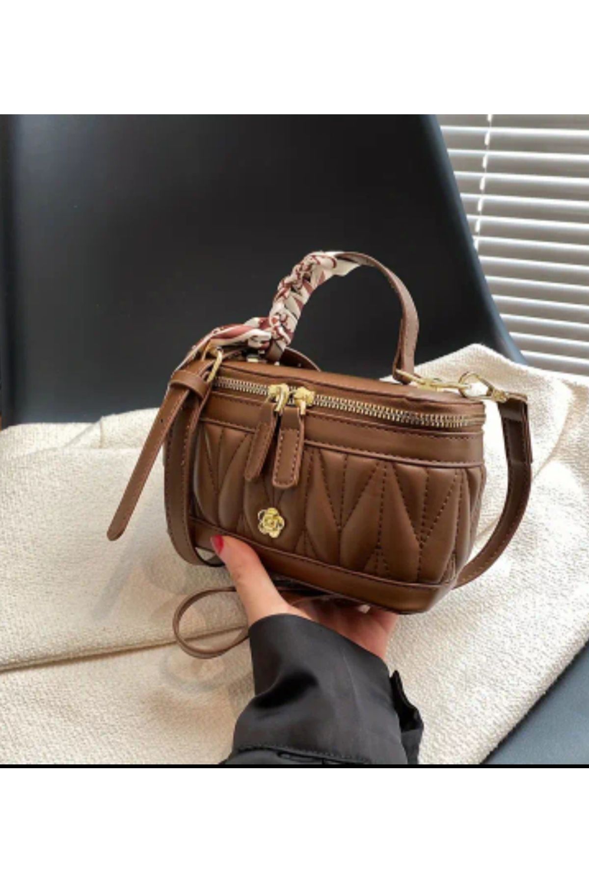 ARONA TRENDY KAPİTONE KUTU ÇANTA