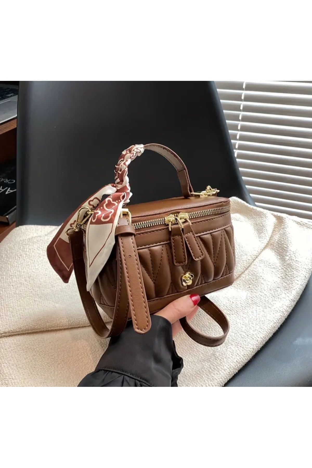 ARONA TRENDY KAPİTONE KUTU ÇANTA - Görsel 3