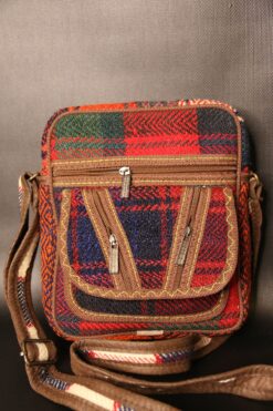 PUJİVA Etnik Tarz Kilim Desenli, Fermuarlı, Üç Cebli, Orta Boy Renkli Omuz Çanta