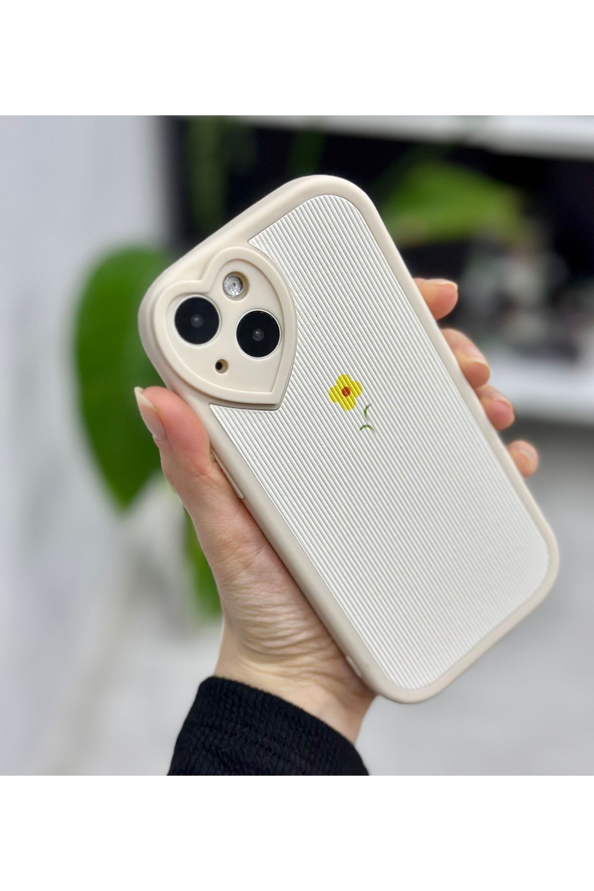 Go Aksesuar Iphone 13 Ve 14 Uyumlu Kamera Kalp Detaylı Kaplama Çiçek Tasarımlı Kılıf - Görsel 2