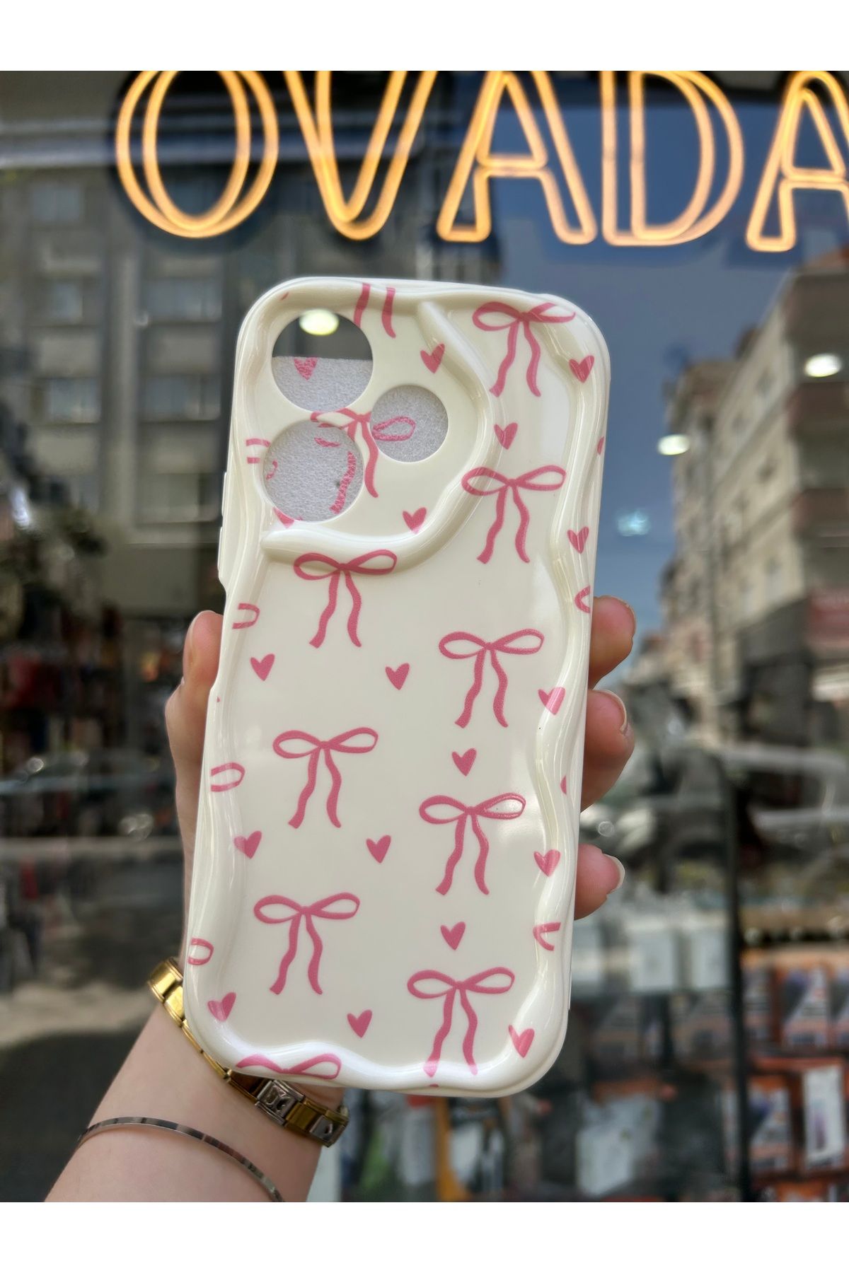 OVADA Realme C53/C51 Uyumlu Kurdele Ve Kalp Desenli 3D Dalga Kenarlı Kamera Korumalı Kılıf - Görsel 2