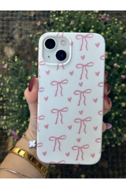 OVADA İphone 13/14/15 Uyumlu Kalp Ve Kurdele Desenli Kabartma Baslılı Kadife Silikon Kılıf