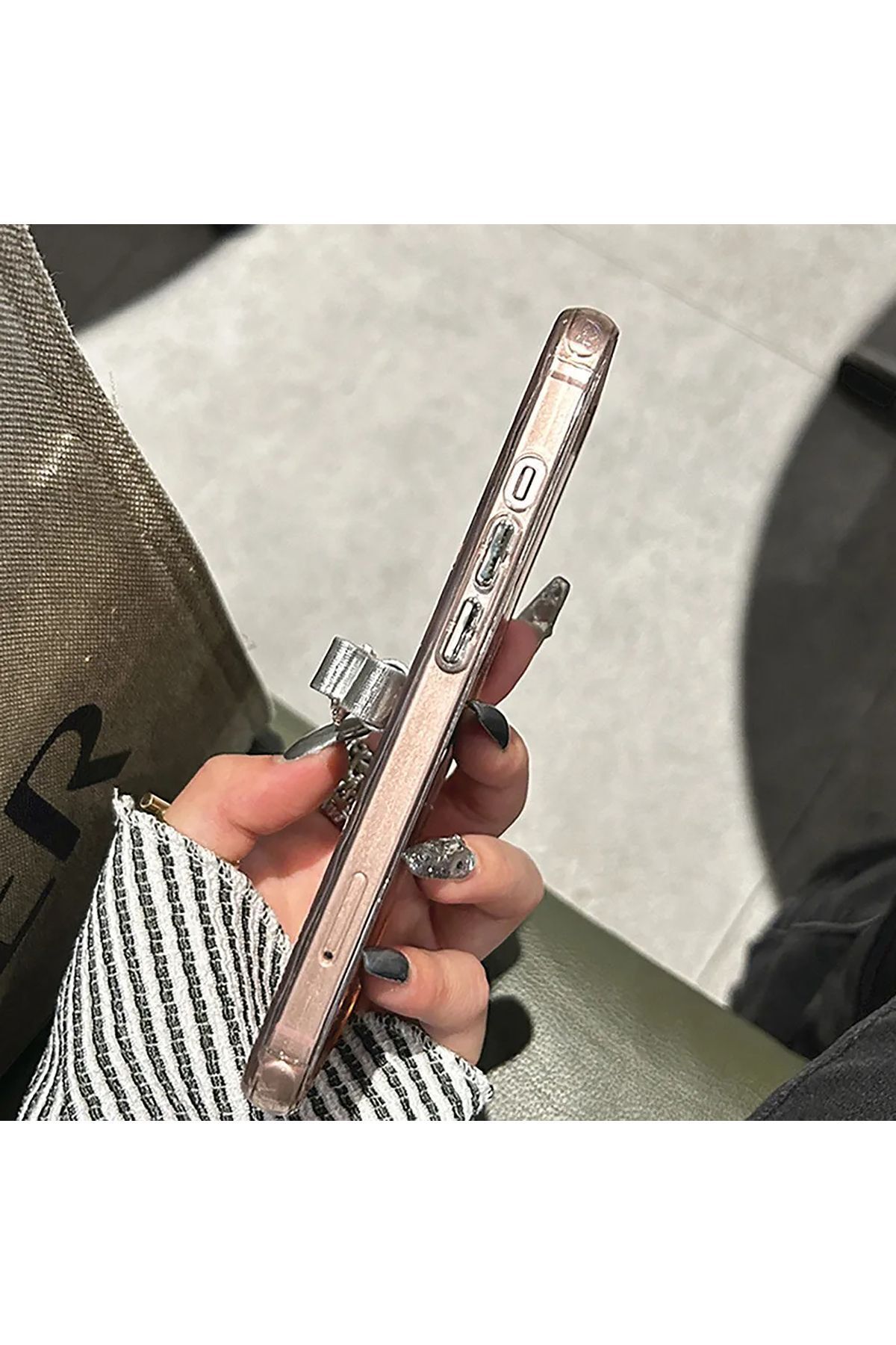 MustCase Iphone 15 Pro Max Kılıf Ultra Lüx 3d Fiyonk Desenli Elmas Detaylı Kabartmalı Lüx Kılıf - Görsel 2