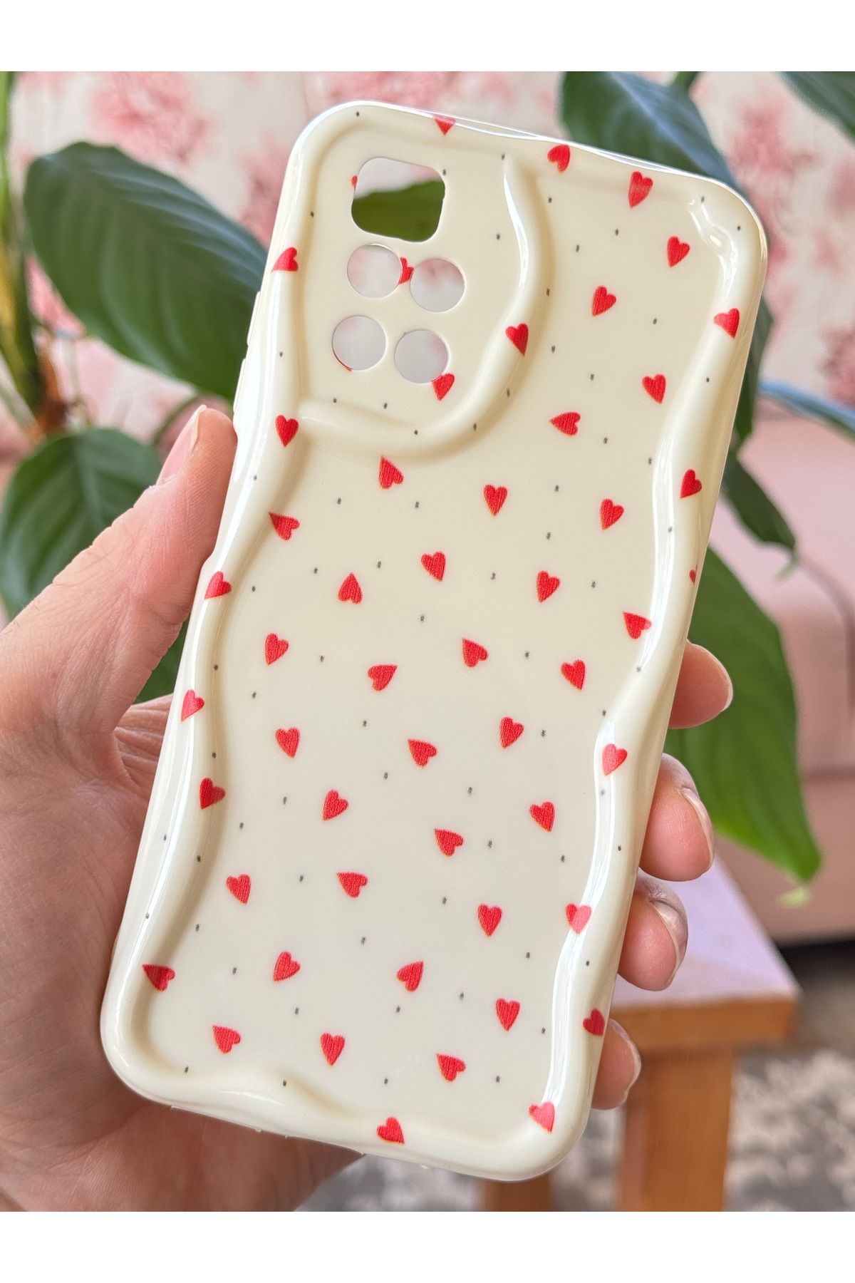 Fibaks Xiaomi Redmi 10 2022 Kılıf Kamera Korumalı Dalga Kenarlı Kırmızı Kalp Desenli Silikon Kapak