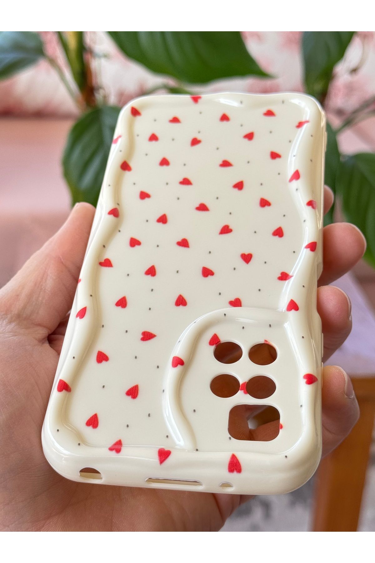 Fibaks Xiaomi Redmi 10 2022 Kılıf Kamera Korumalı Dalga Kenarlı Kırmızı Kalp Desenli Silikon Kapak - Görsel 4