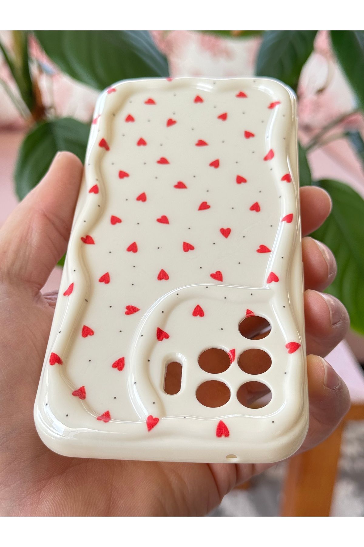 Fibaks Reno 5 Lite Kılıf Kamera Korumalı Dalga Kenarlı Kırmızı Kalp Desenli Silikon Kapak - Görsel 4