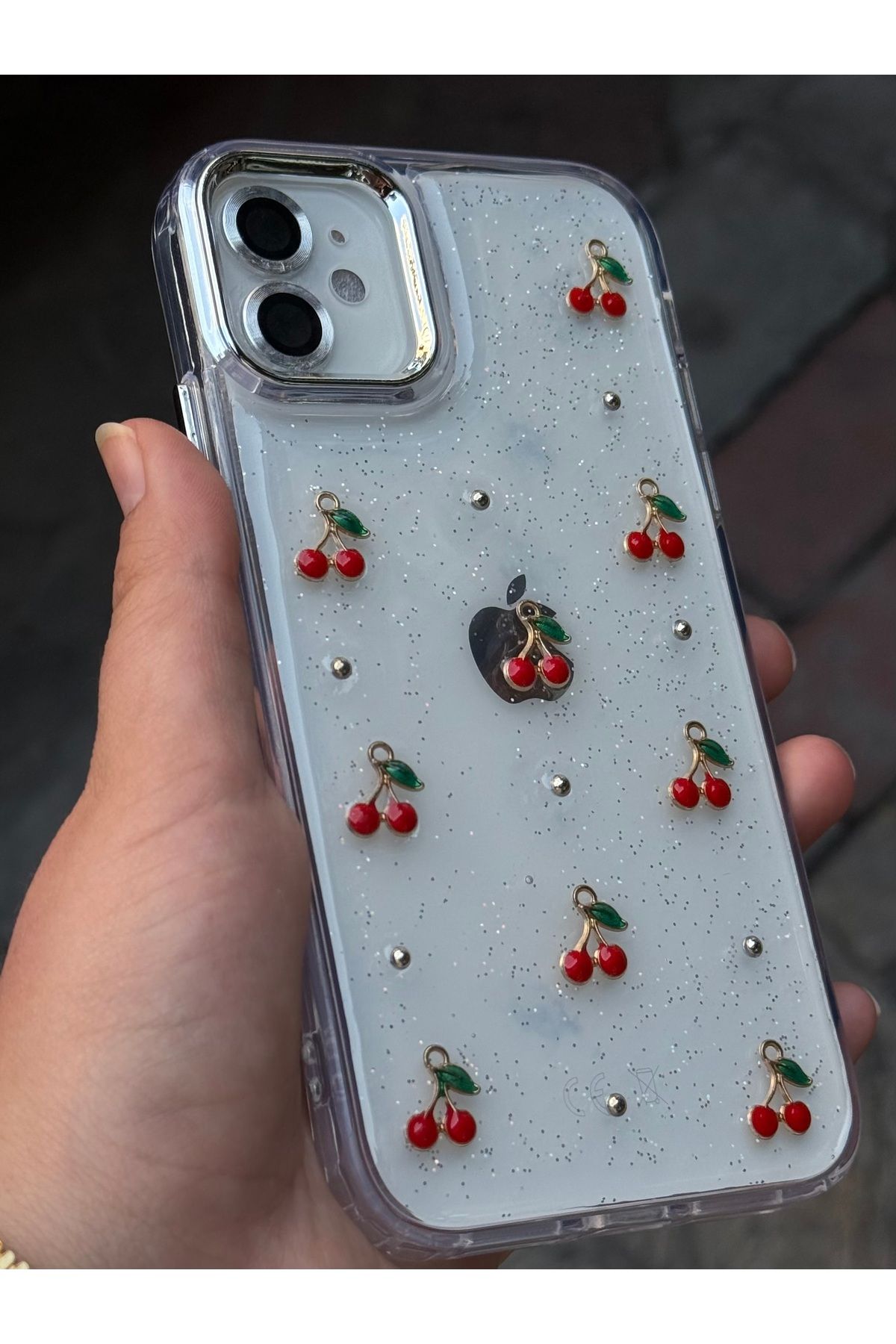 Caseji Iphone 11 Uyumlu Minik Kiraz İşlemeli Simli Parlak Detaylı Epoksili Kılıf - Görsel 3