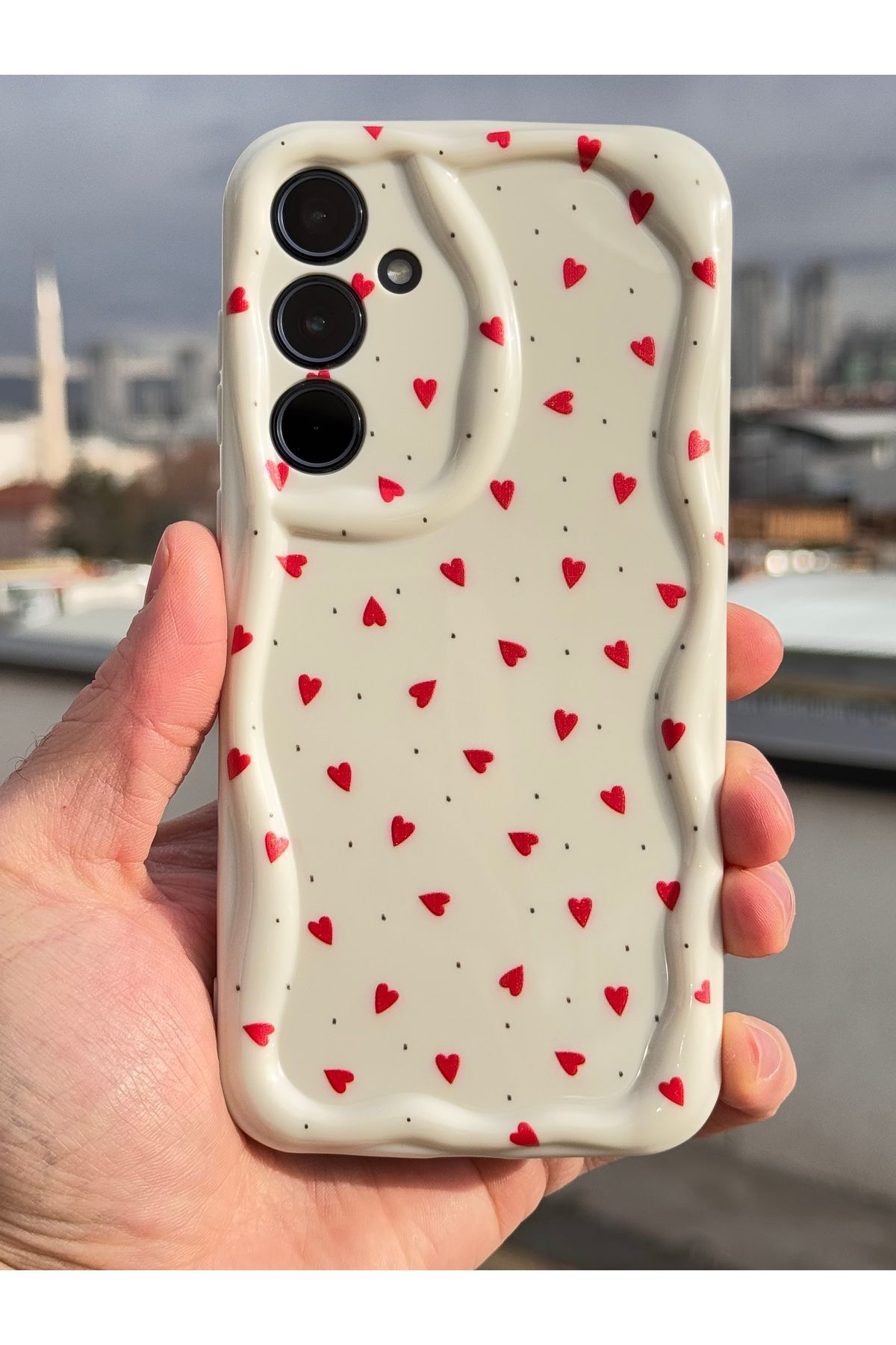 Fibaks Samsung Galaxy A15 Kılıf Kamera Korumalı Dalga Kenarlı Kırmızı Kalp Desenli Silikon Kapak - Görsel 6