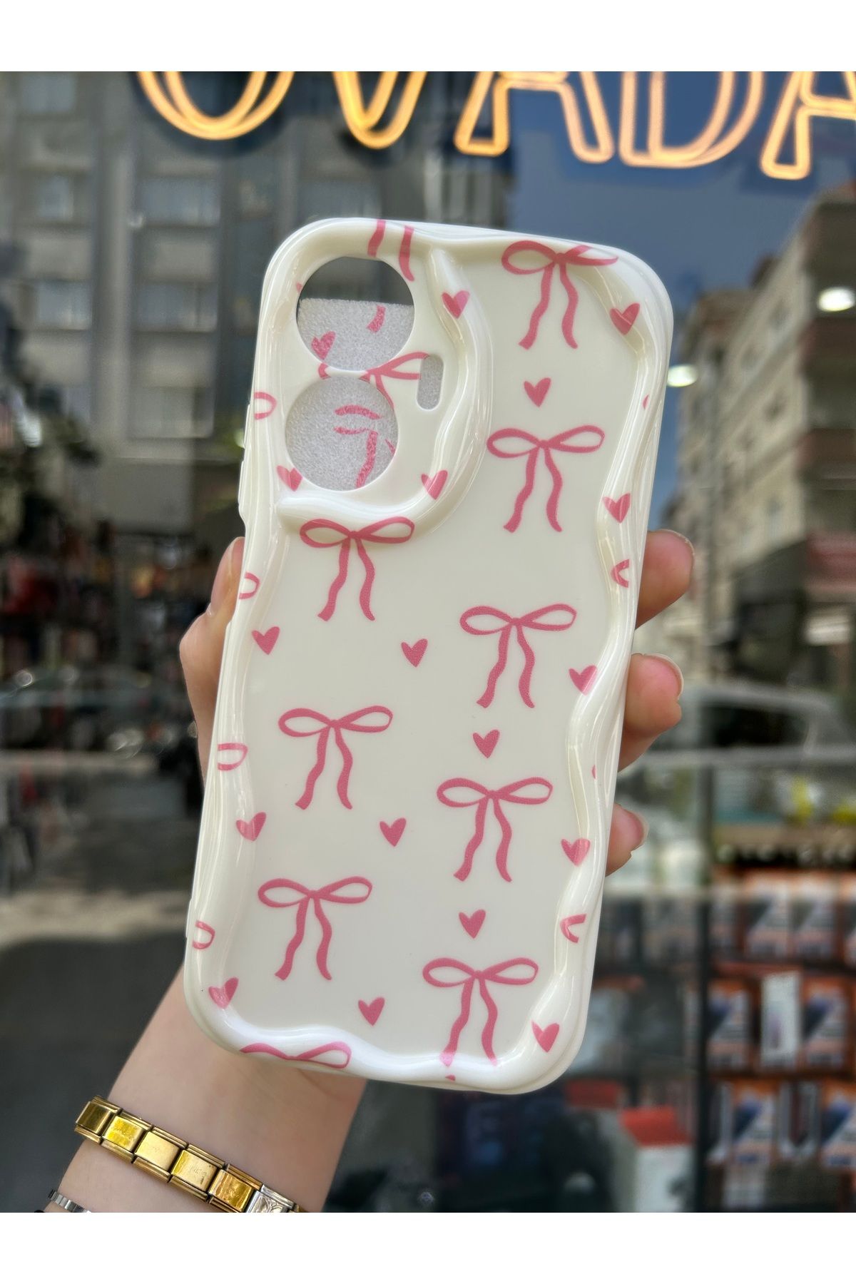 OVADA Realme C55 Uyumlu Kurdele Ve Kalp Desenli 3D Dalga Kenarlı Kamera Korumalı Kılıf - Görsel 2