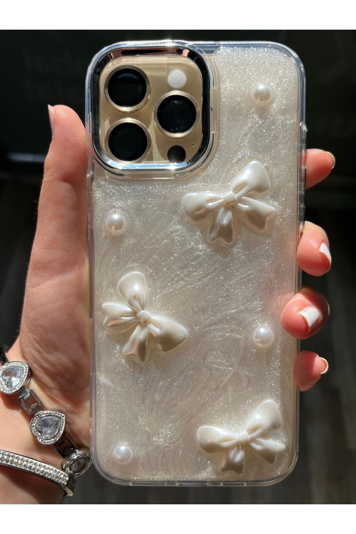 Caseji iPhone 16 Pro Max Uyumlu 3D Kurdele Detaylı Işıldayan Kılıf