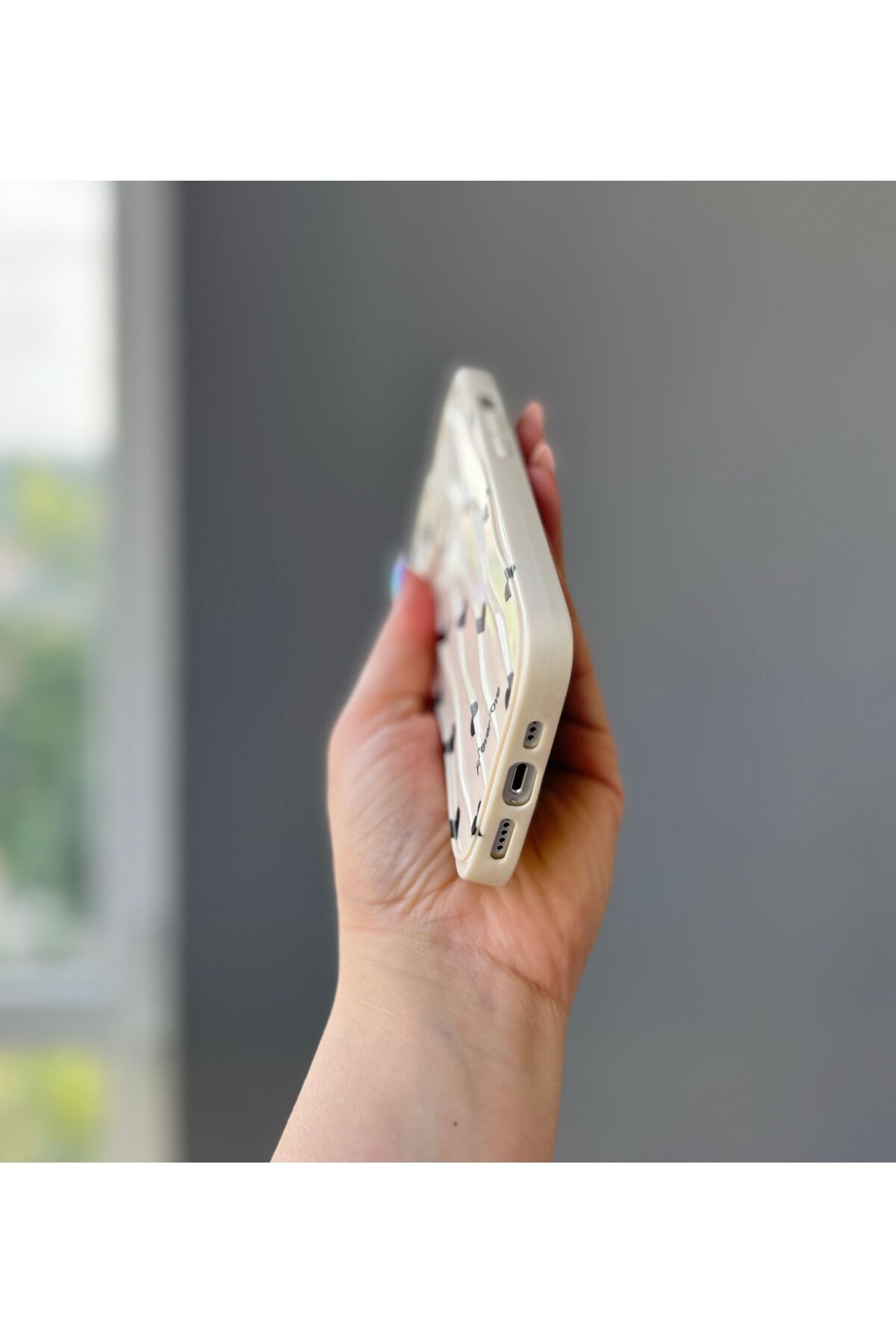 MirazTasarim IPHONE 13 UYUMLU KREM RENK DALGALI SİYAH KALP DESENLİ KILIF - Görsel 2