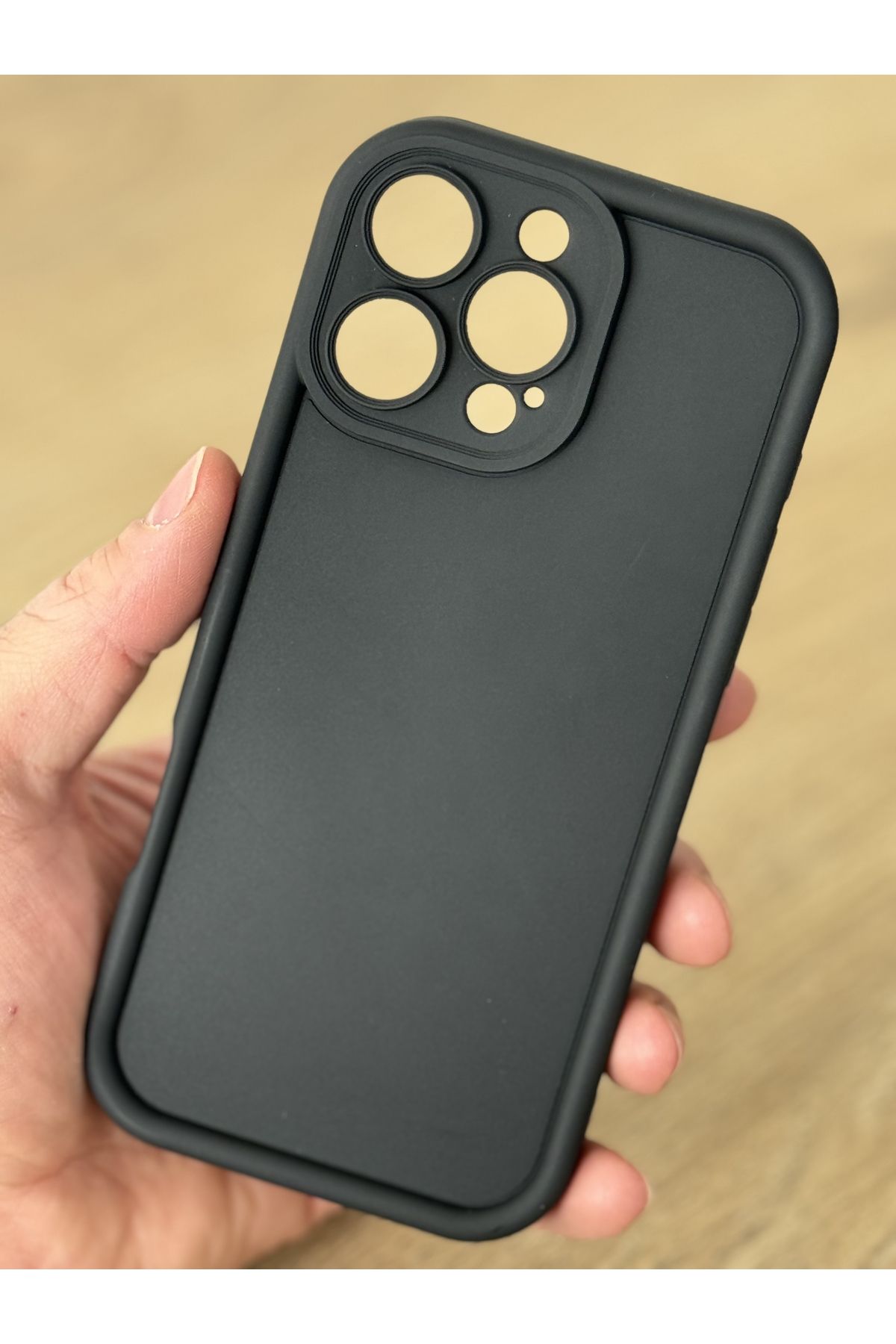 Fibaks Apple iPhone 16 Pro Max Kılıf Kamera Korumalı Yumuşak Dokulu Darbe Emici Siyah Silikon Kapak - Görsel 3