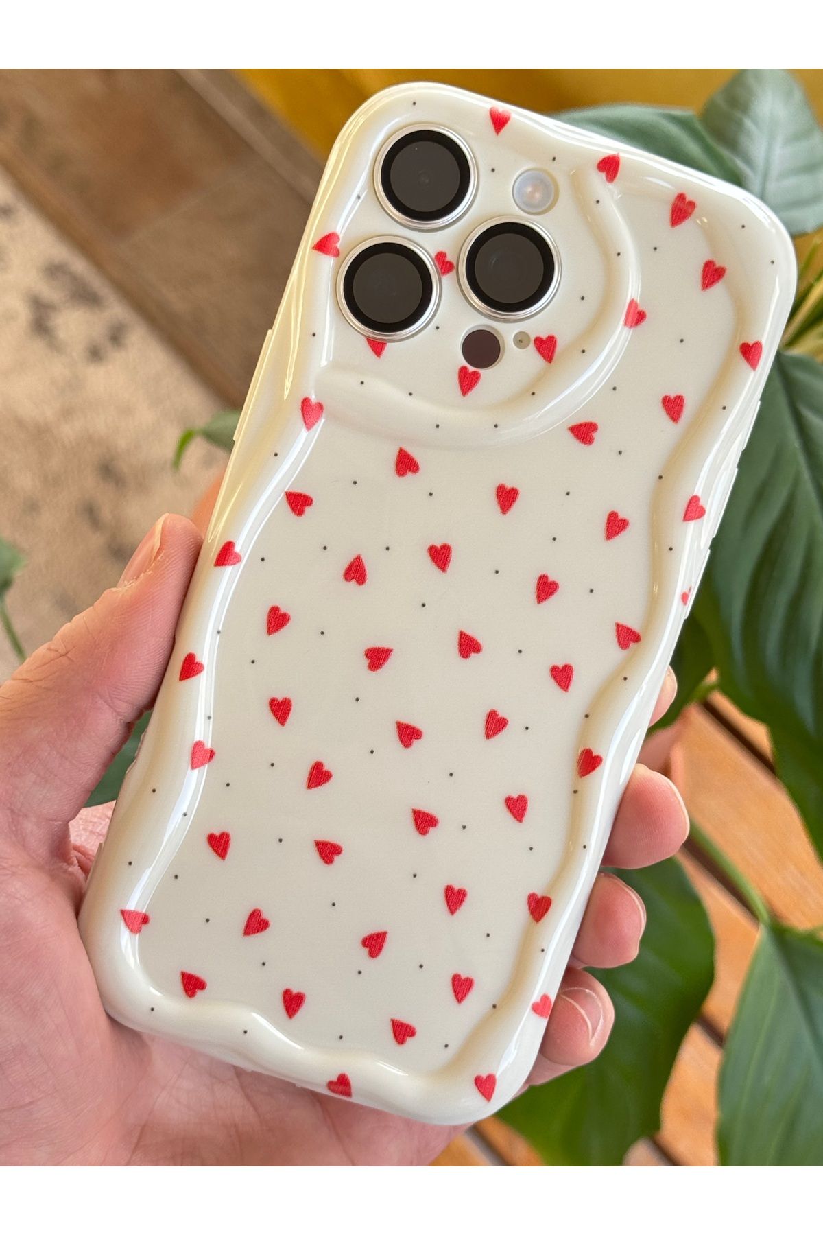 Fibaks iPhone 12 Pro Max Kılıf Kamera Korumalı Dalga Kenarlı Kırmızı Kalp Desenli Silikon Kapak