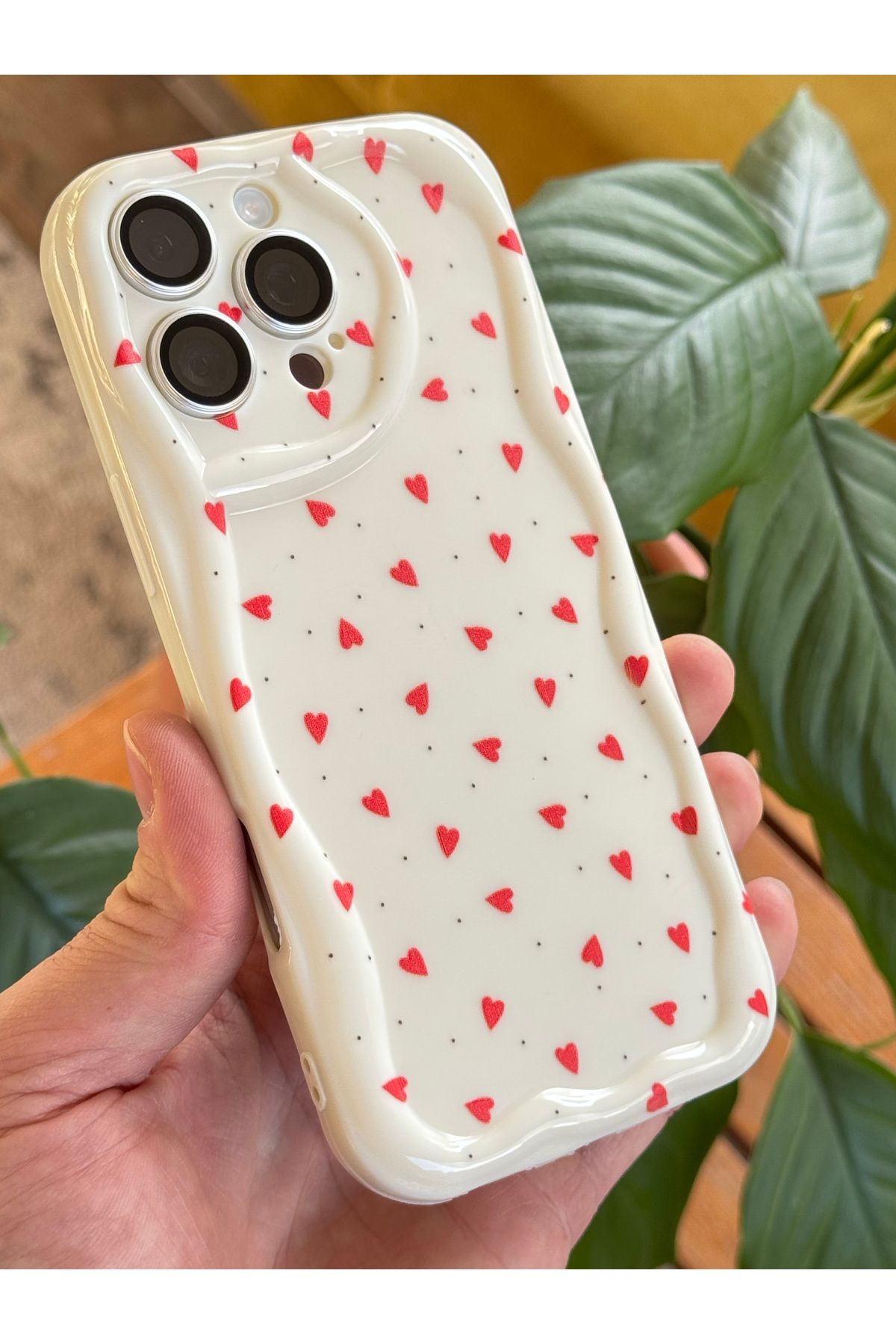 Fibaks iPhone 12 Pro Max Kılıf Kamera Korumalı Dalga Kenarlı Kırmızı Kalp Desenli Silikon Kapak - Görsel 3