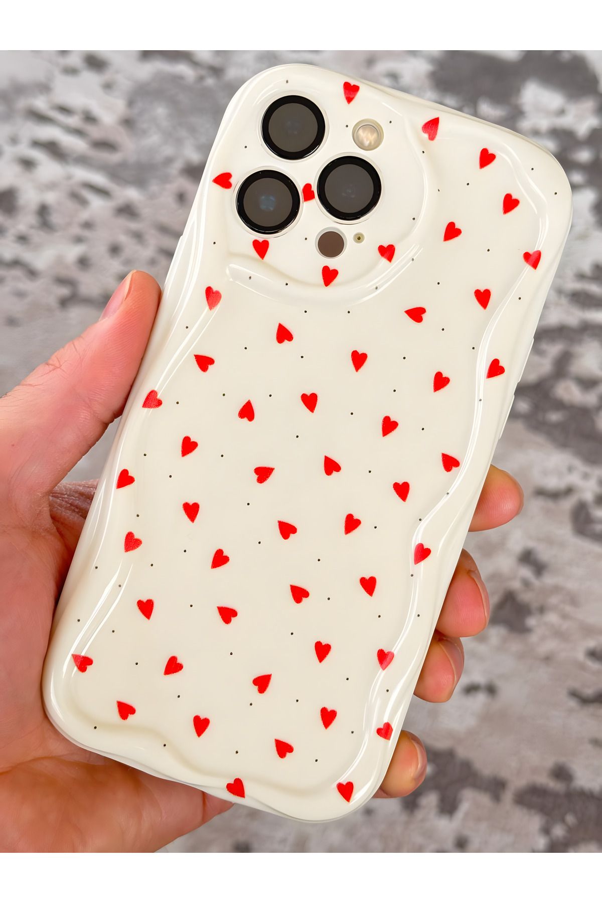 Fibaks iPhone 12 Pro Max Kılıf Kamera Korumalı Dalga Kenarlı Kırmızı Kalp Desenli Silikon Kapak - Görsel 4