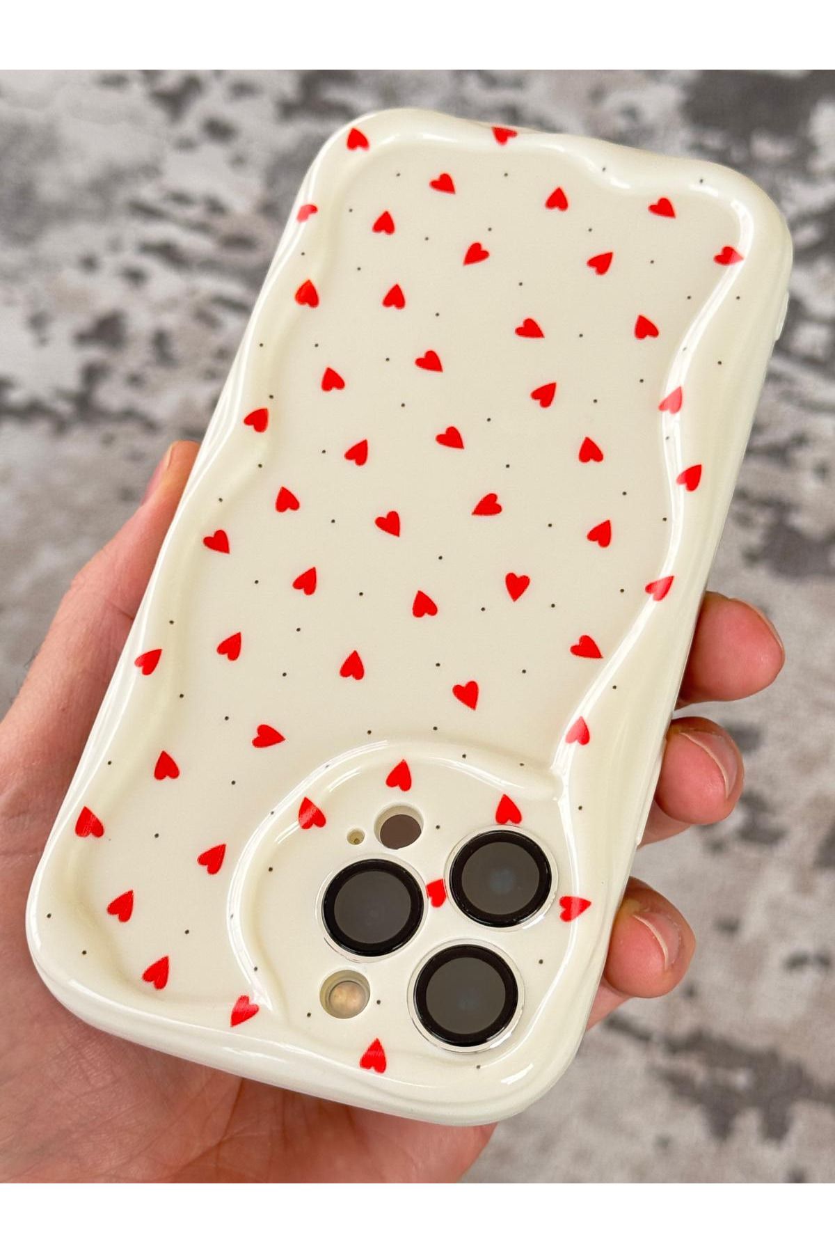 Fibaks iPhone 12 Pro Max Kılıf Kamera Korumalı Dalga Kenarlı Kırmızı Kalp Desenli Silikon Kapak - Görsel 5