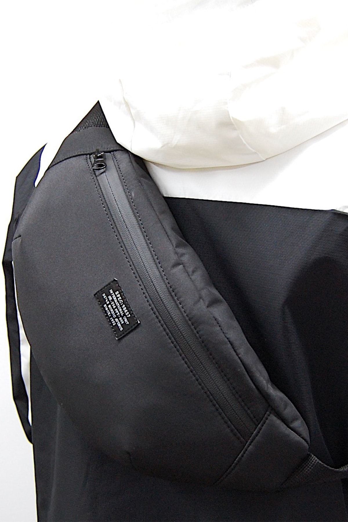 D'VERS Siyah Su Geçirmez Kumaş Özellikli Bel Ve Omuz Çantası - Görsel 5