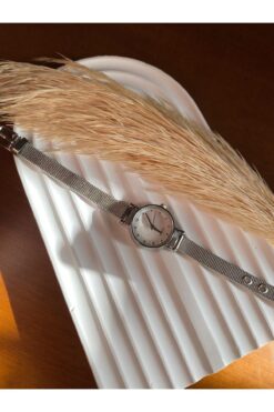 QUARTZ Rubsey Hasır Kordon Minimal Kadın Kol Saati Modern Gümüş Renk Vintage (YUVARLAK MODELDİR)