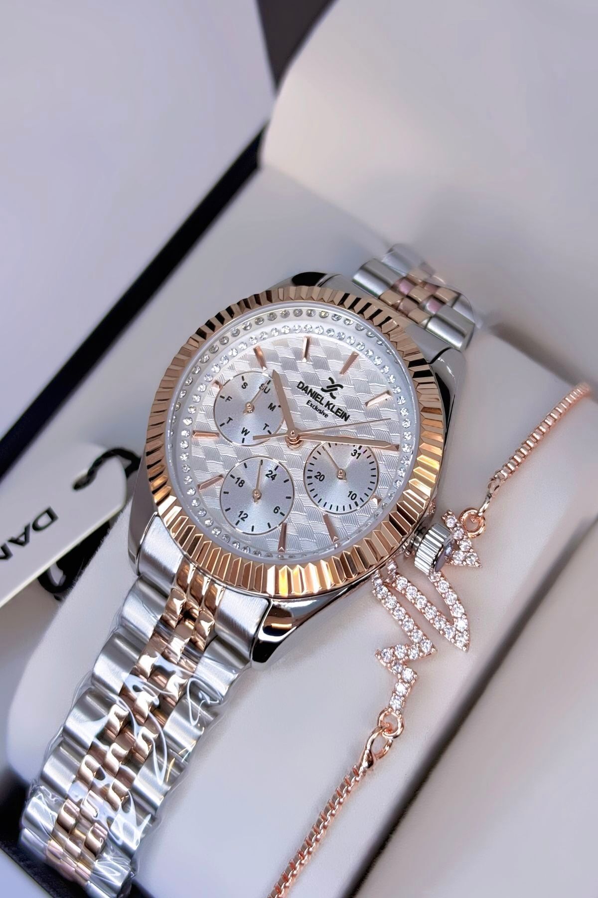 Daniel Klein Paslanmaz Çelik Kordon Kadın Kol Saati 3 Atm Su Geçirmez 2 Yıl Garantili Hediye Bileklik