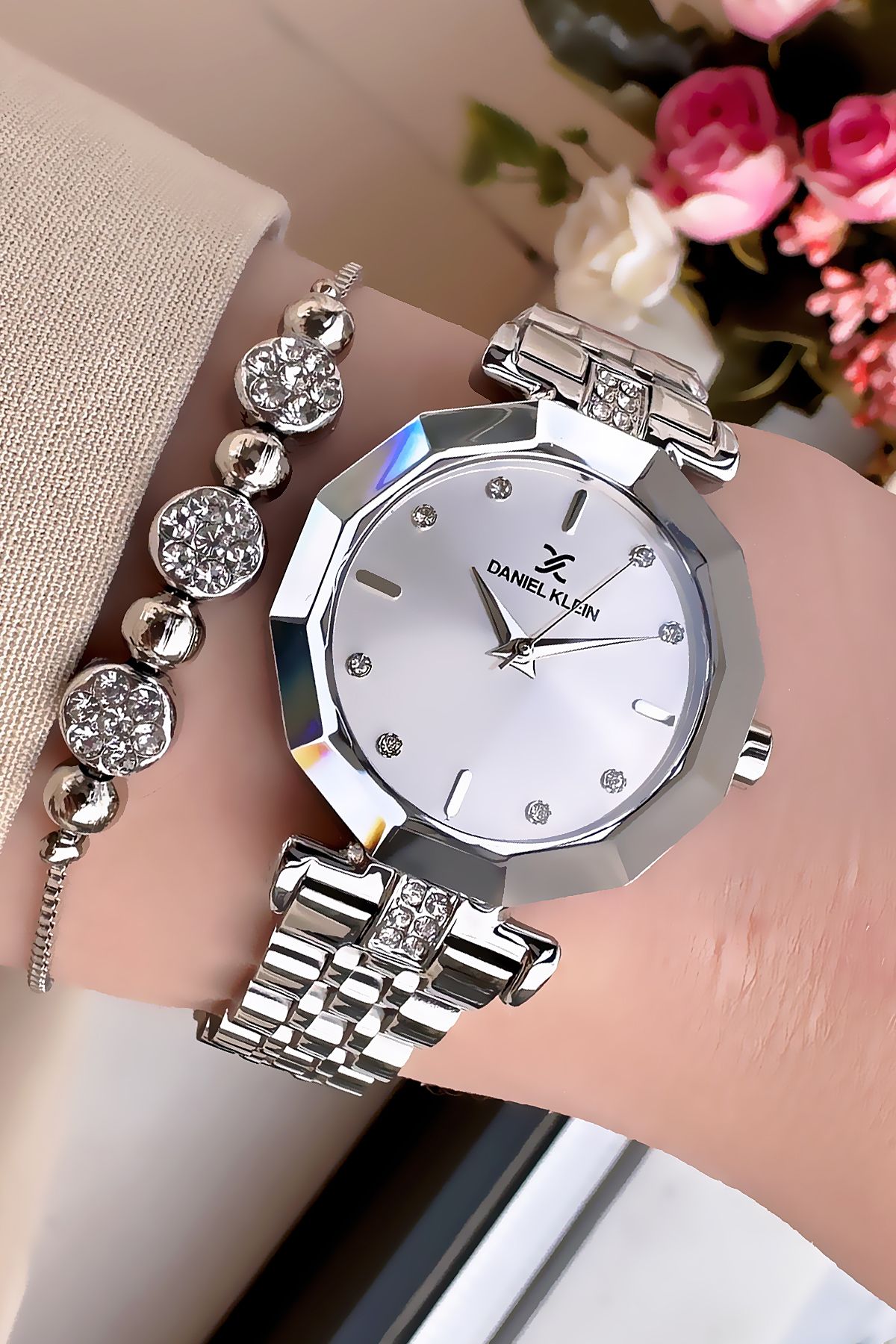 Daniel Klein Kadın Kol Saati 3 Atm Su Geçirmez Gümüş Renk Çelik Kordon + Bileklik Elg599