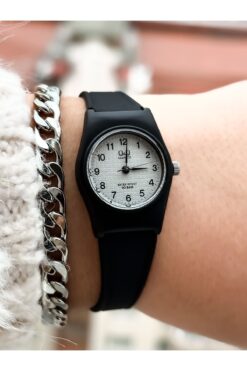 Q&Q Siyah Silikon Kordon Küçük Kasa Rakamlı Kol Saati