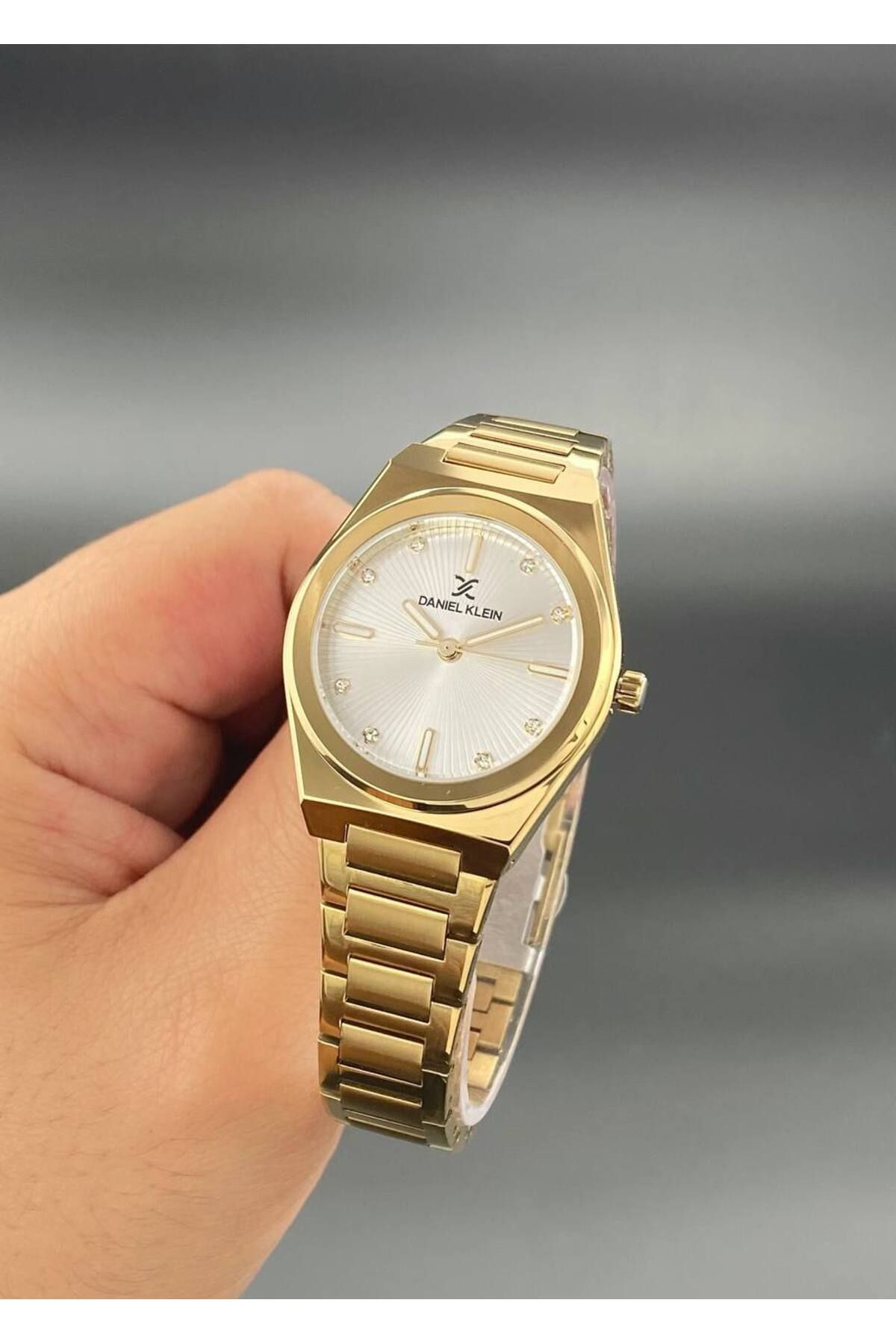 Daniel Klein Kadın Kol Saati Çelik kordon 3 ATM Su Geçirmez Altın Renk