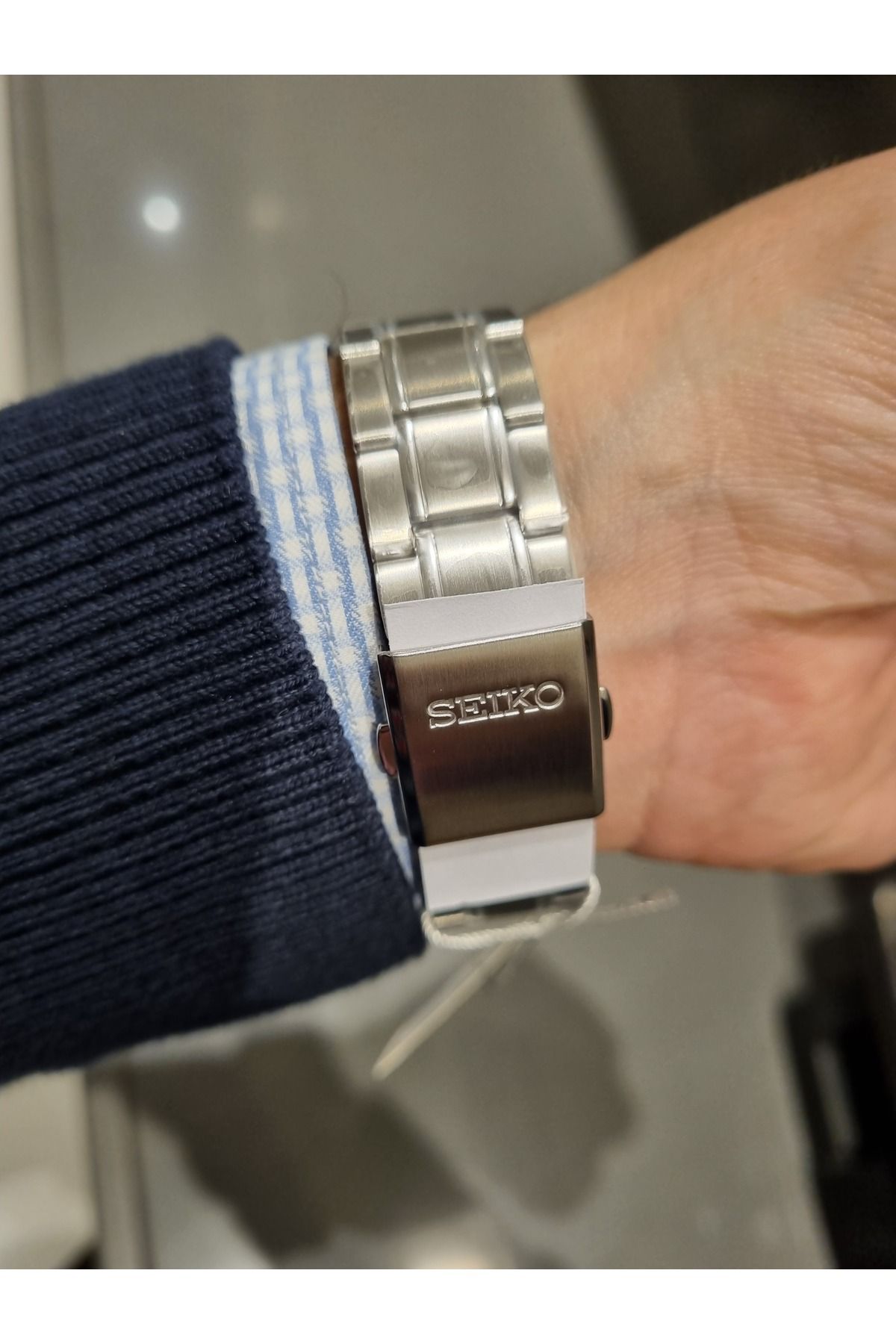 Seiko - Siyah Kadran Takvimli Çelik Kordon,10 Atm Su Geçirmez Erkek Kol Saati - Görsel 4