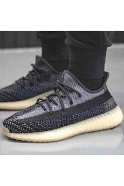 adidas YEEZY BOOST 350 V2  CARBON/CARBON/CARBON