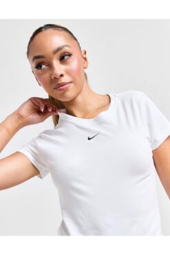 Nike Sportswear Chill Knit Crop Kadın Tişört