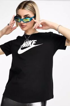 Nike Essantial Icon Futura Standart Kesim Siyah Kadın Spor Tişört