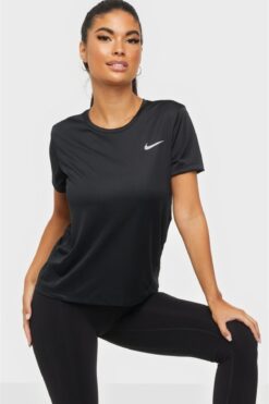 Nike Dri-Fit Miller Standart Kesim Kadın Spor Tişört