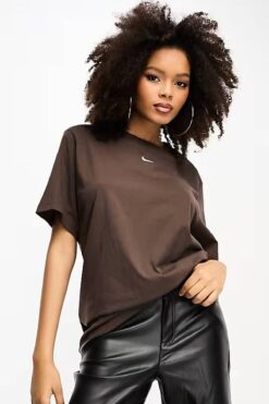 Nike Sportswear Organic Cotton Loose Fit T-shirt Kadın Nakış Swooslu Bol Kesim Tişört Kahverengi