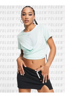 Nike Training One Luxe Dri-FIT TwistT-shirt in Mint Green Crop Yeşil Kadın Tişört