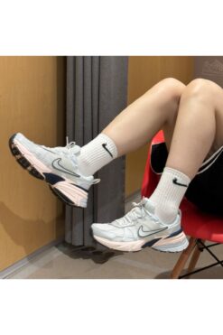 Nike V2K Run Krem Yürüyüş Ayakkabısı TUBI