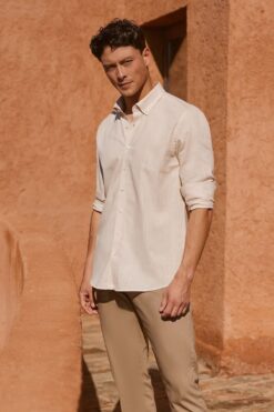 AC&Co / Altınyıldız Classics Erkek Bej Keten Görünümlü %100 Pamuk Nefes Alabilen Kumaş Slim Fit Dar Kesim Düğmeli Yaka Gömlek