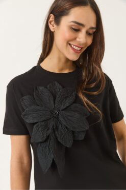 Bianco Lucci Kadın Çiçek Aksesuarlı Kısa Kollu Pamuklu T-Shirt 60602040