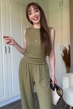 Dilay Gökoğlu Butik Haki Gofre Bisiklet Yaka Takım
